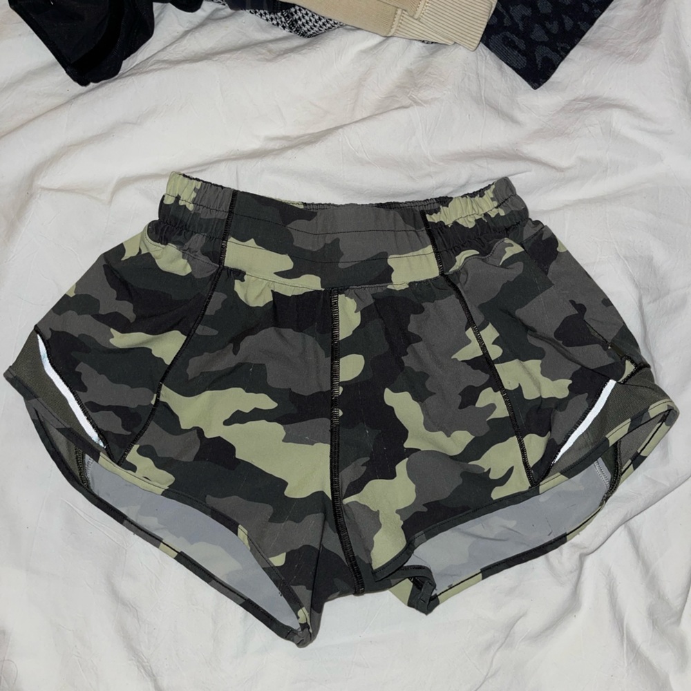 lululemon camo hotty hots 2.5 inseam